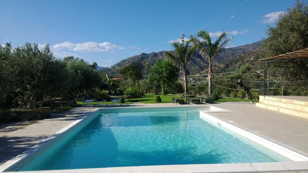 Taormina Villa Ibiscus Alcantara Gaggi Habitación foto