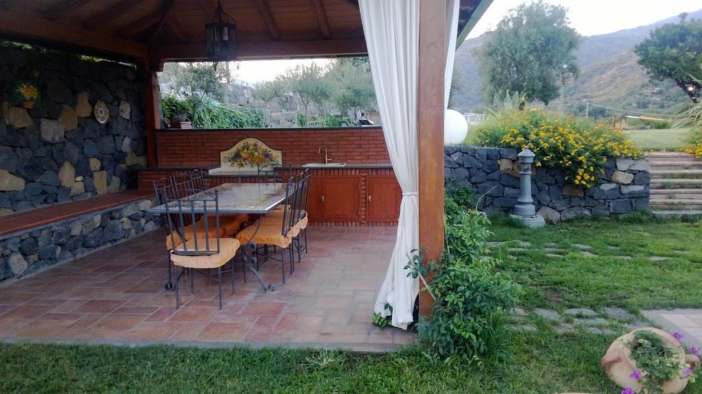 Taormina Villa Ibiscus Alcantara Gaggi Habitación foto