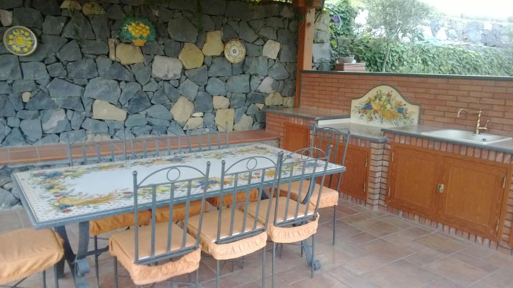 Taormina Villa Ibiscus Alcantara Gaggi Habitación foto
