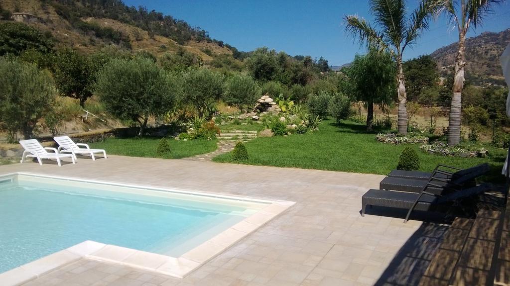 Taormina Villa Ibiscus Alcantara Gaggi Habitación foto