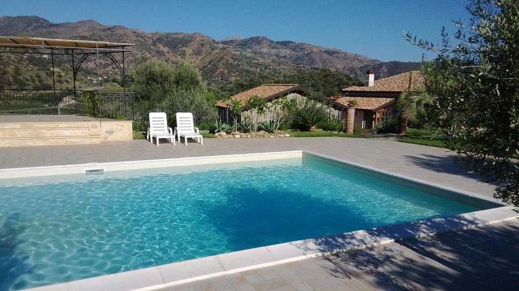 Taormina Villa Ibiscus Alcantara Gaggi Habitación foto